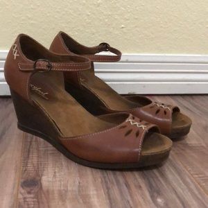Naturalsoul by naturalizer sz 8.5 brown wedge